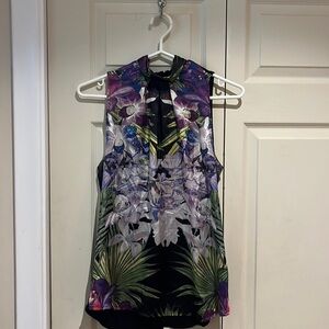 Short sleeve flower blouse with slight turtleneck style. Very flowy.